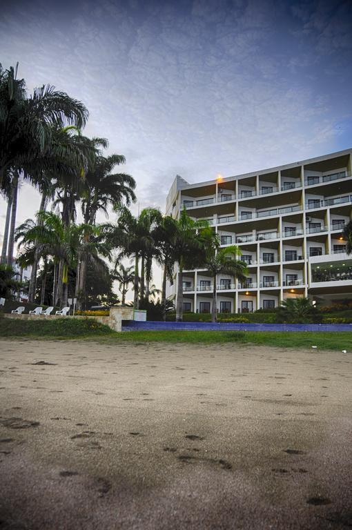 Hotel Makana Resort Тонсупа Екстериор снимка