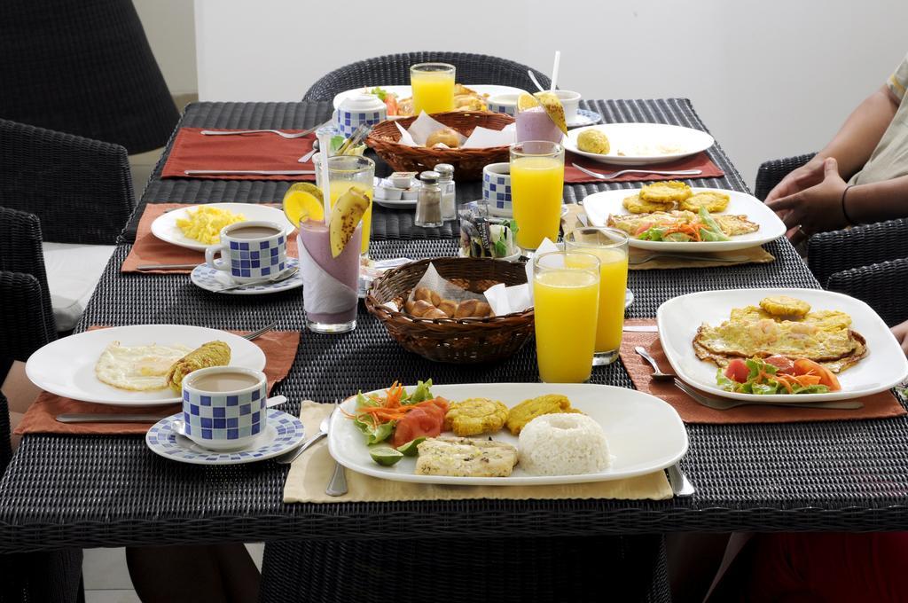 Hotel Makana Resort Тонсупа Екстериор снимка