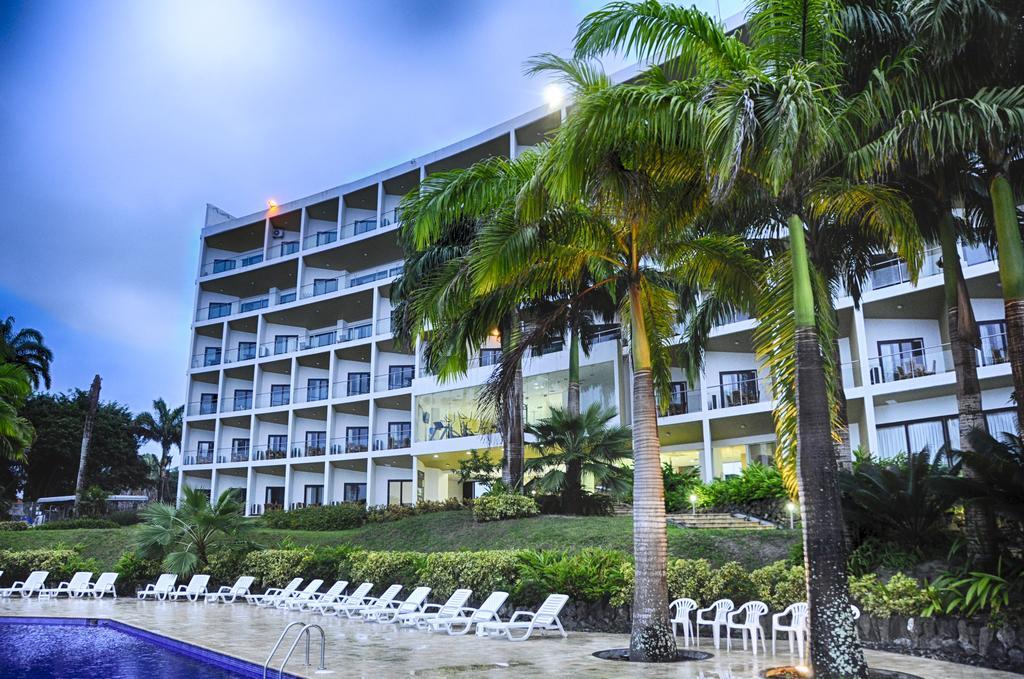 Hotel Makana Resort Тонсупа Екстериор снимка