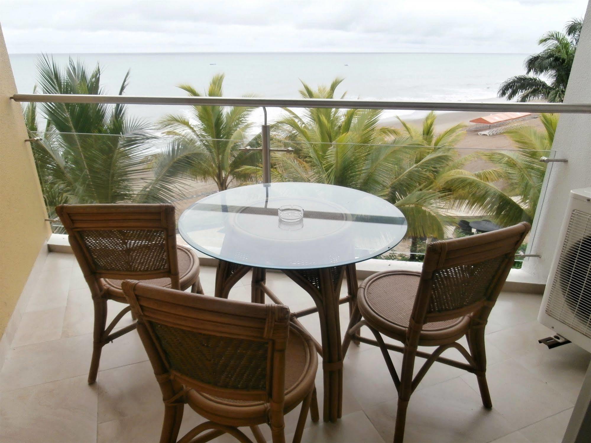Hotel Makana Resort Тонсупа Екстериор снимка