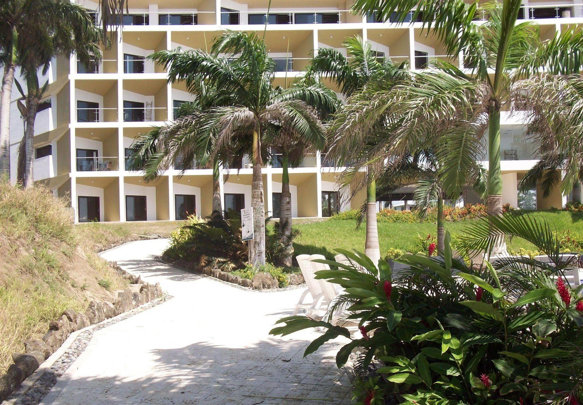 Hotel Makana Resort Тонсупа Екстериор снимка