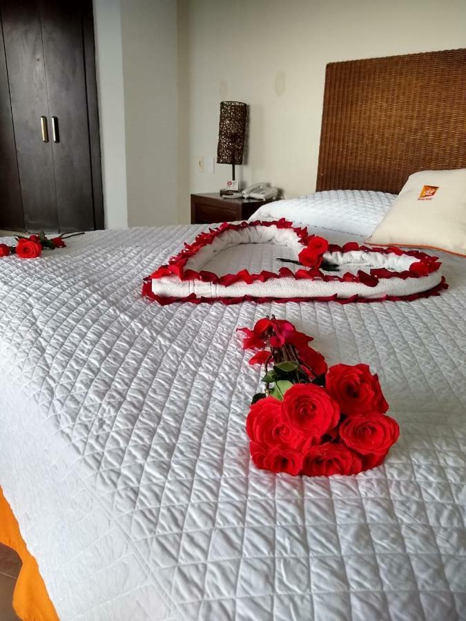 Hotel Makana Resort Тонсупа Екстериор снимка